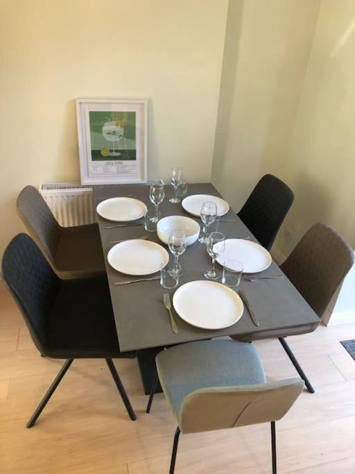 Modern And Comfortable Stay In 모아캠비 외부 사진
